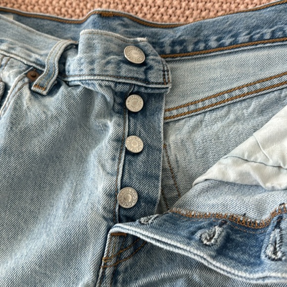 Levi’s 501 high waisted denim shorts - Picture 2 of 3